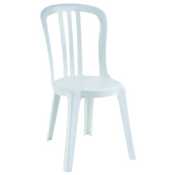 28 chaises empilables...